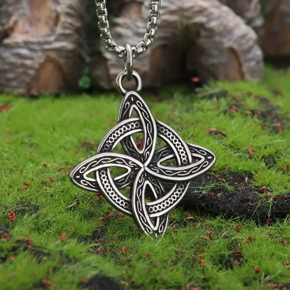 Celtic Witch Magic Knot Necklace NWT